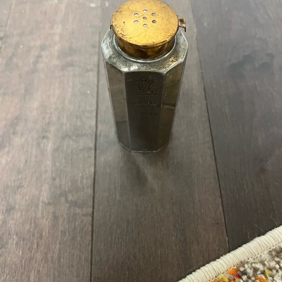 Yardley Invisible Talc Powder - Picture 6 of 8